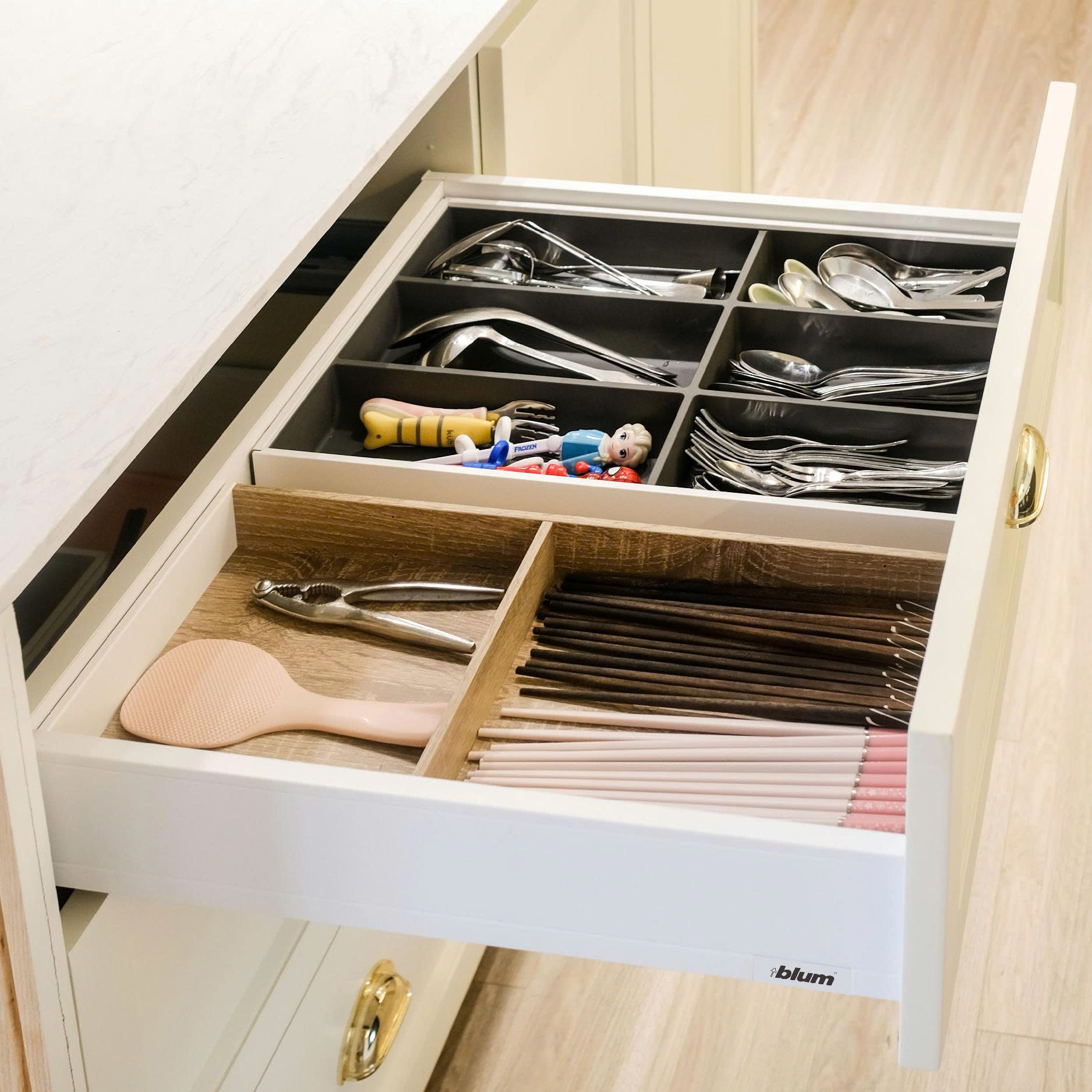 Ray hộp LEGRABOX M màu trắng